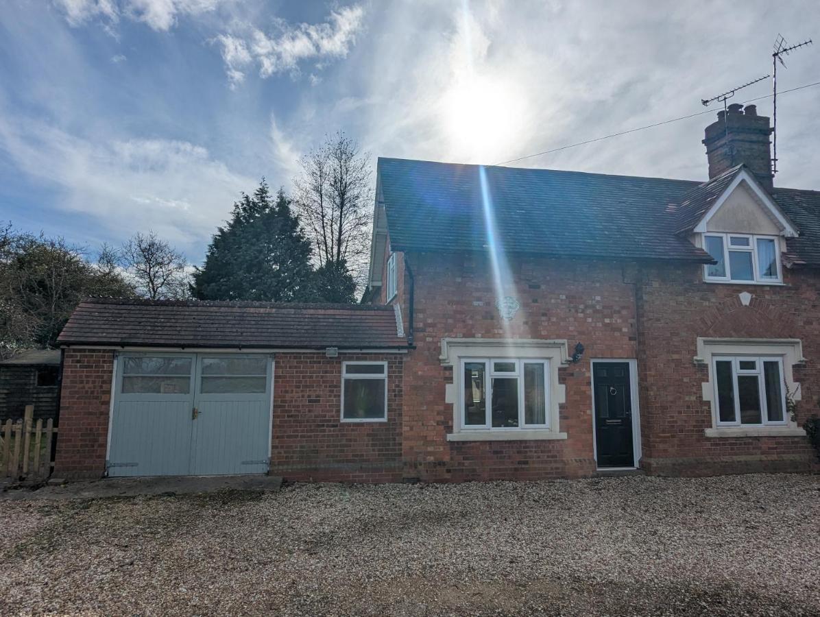 Wheelbarrow Cottage Bengeworth ภายนอก รูปภาพ