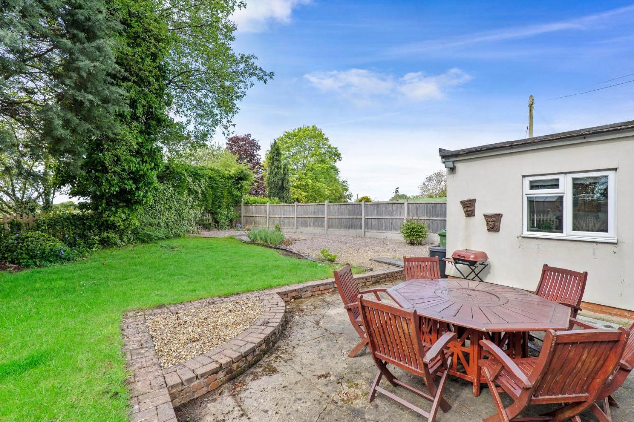 Wheelbarrow Cottage Bengeworth ภายนอก รูปภาพ