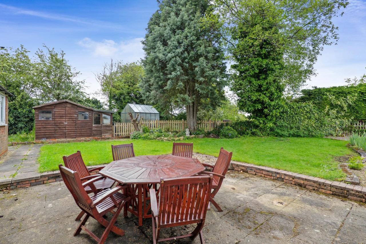 Wheelbarrow Cottage Bengeworth ภายนอก รูปภาพ