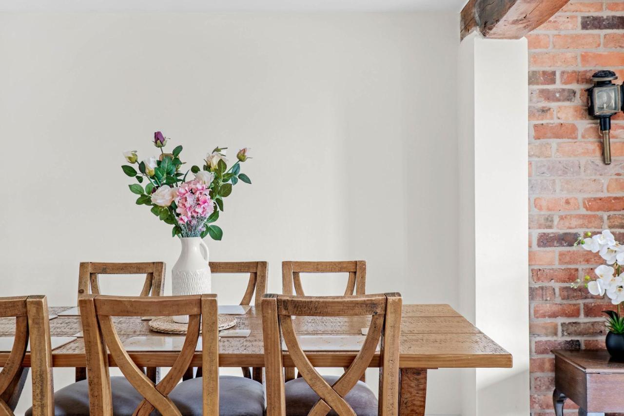 Wheelbarrow Cottage Bengeworth ภายนอก รูปภาพ