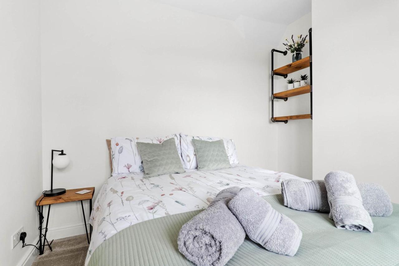 Wheelbarrow Cottage Bengeworth ภายนอก รูปภาพ