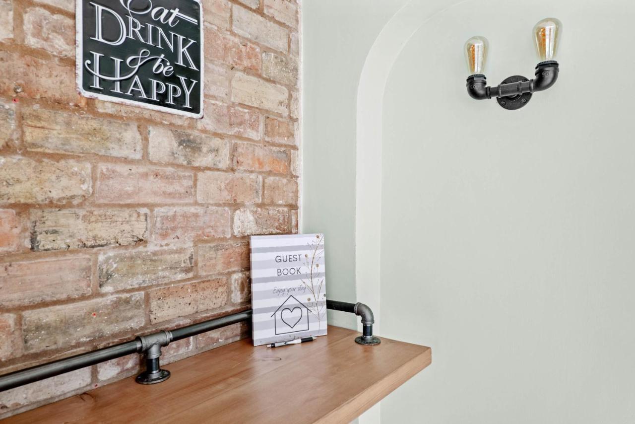 Wheelbarrow Cottage Bengeworth ภายนอก รูปภาพ
