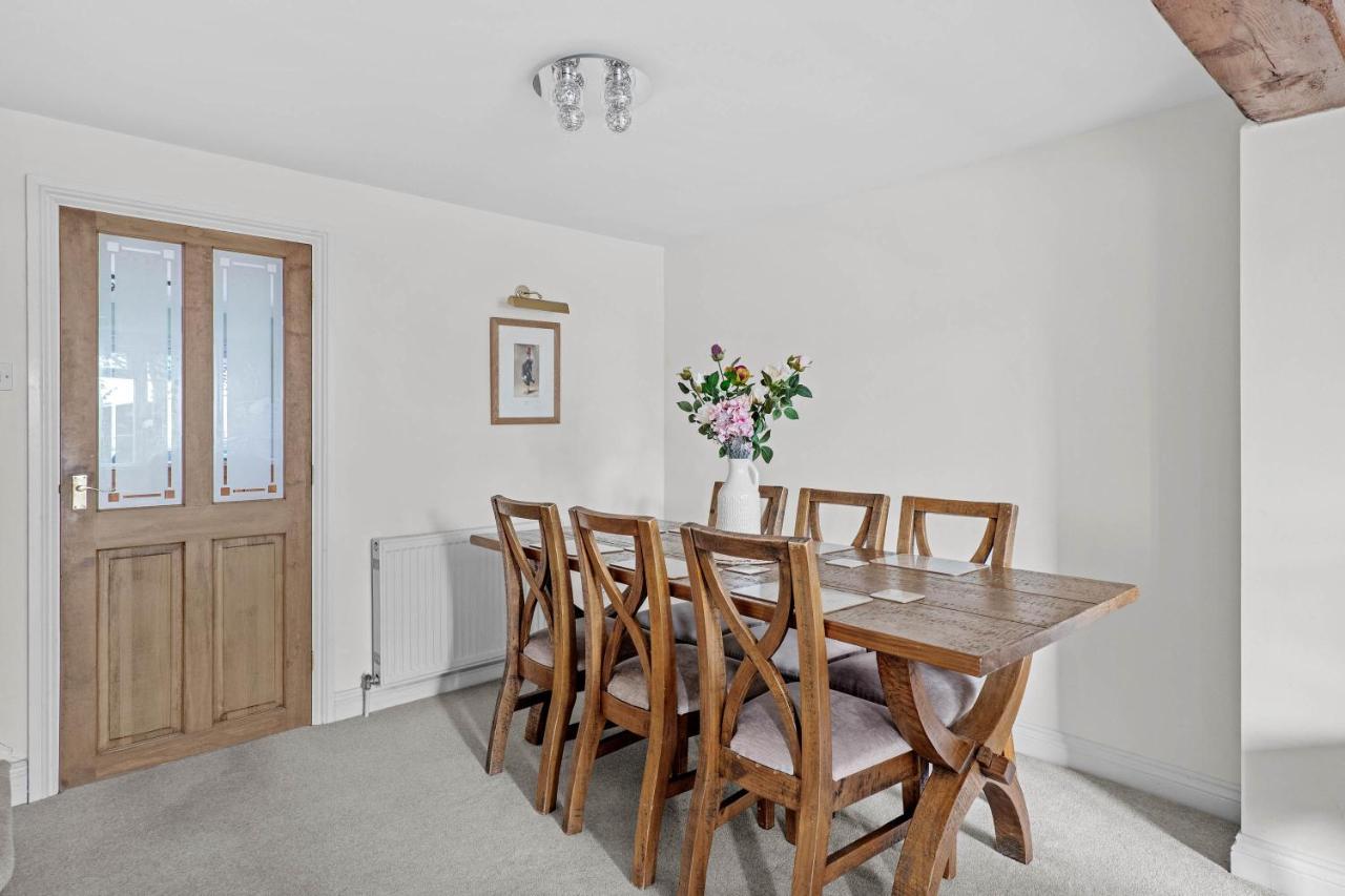 Wheelbarrow Cottage Bengeworth ภายนอก รูปภาพ