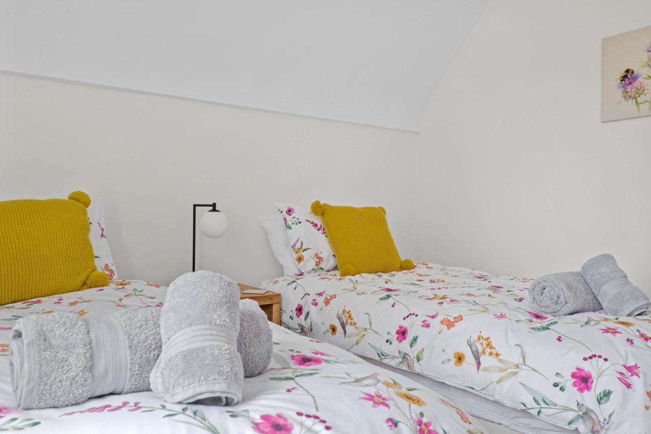 Wheelbarrow Cottage Bengeworth ภายนอก รูปภาพ