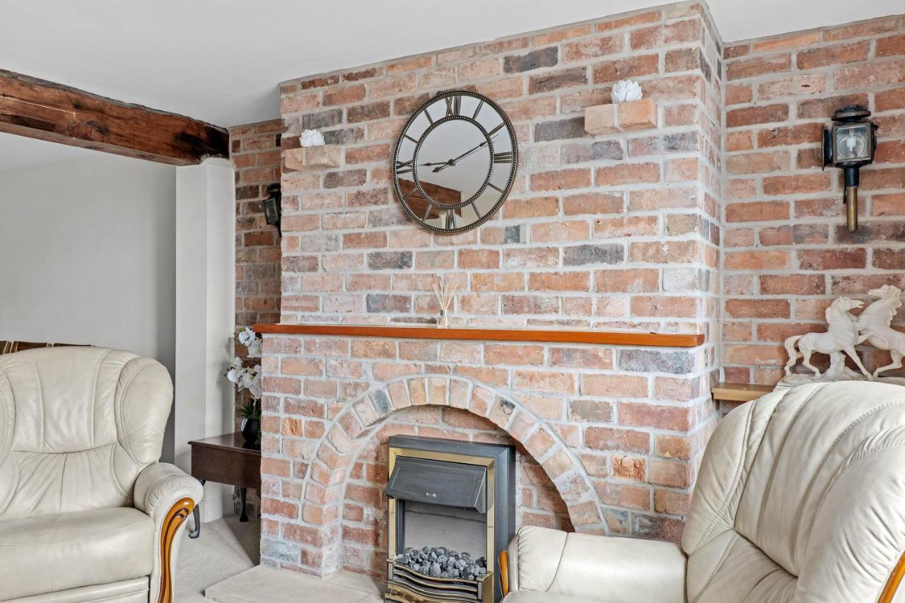 Wheelbarrow Cottage Bengeworth ภายนอก รูปภาพ